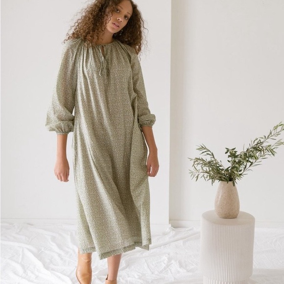 Elegant Green Floral Dress - Picture 2 of 5